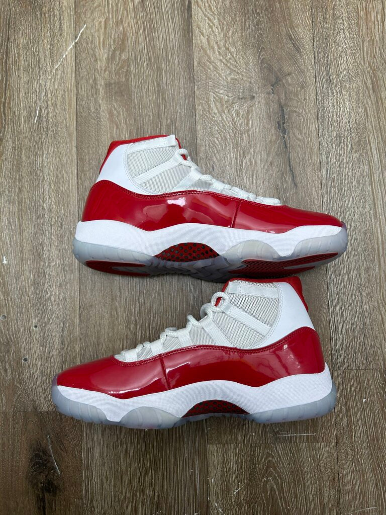 New Jordan 11 Cherry Sz.9.5