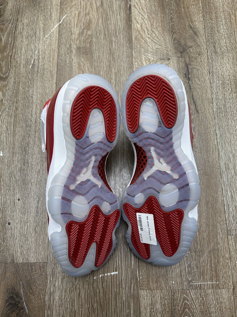 New Jordan 11 Cherry Sz.9.5