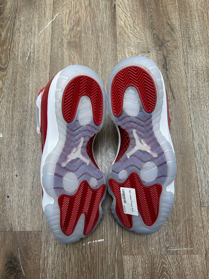 New Jordan 11 Cherry Sz.9.5