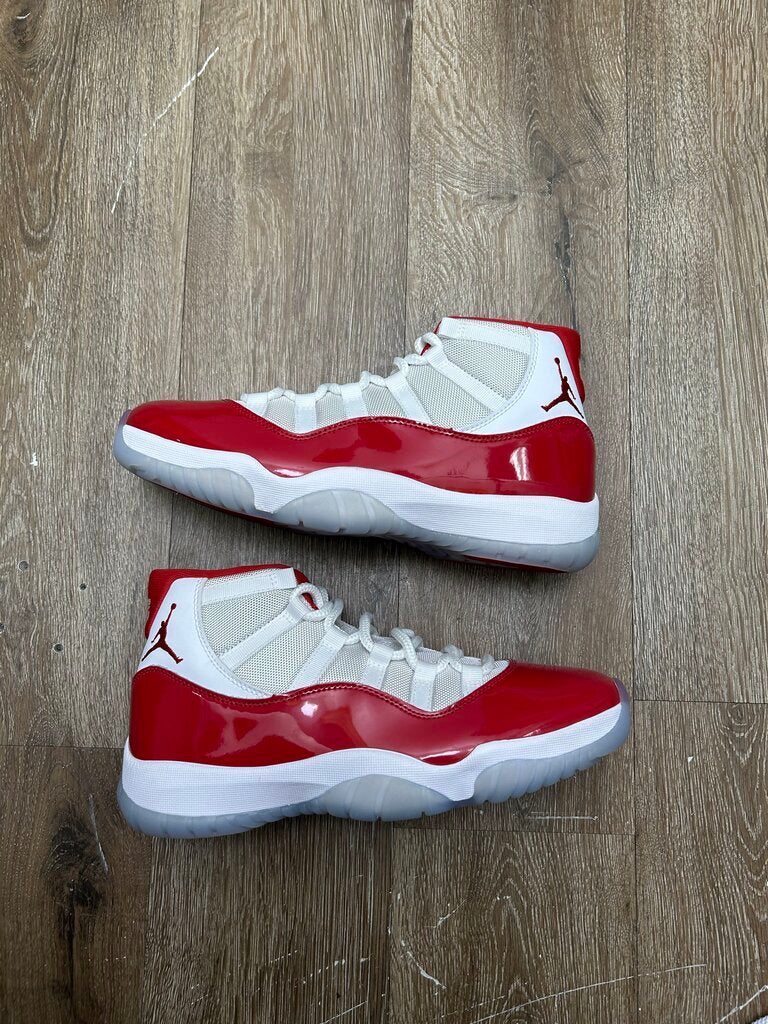 New Jordan 11 Cherry Sz.9.5