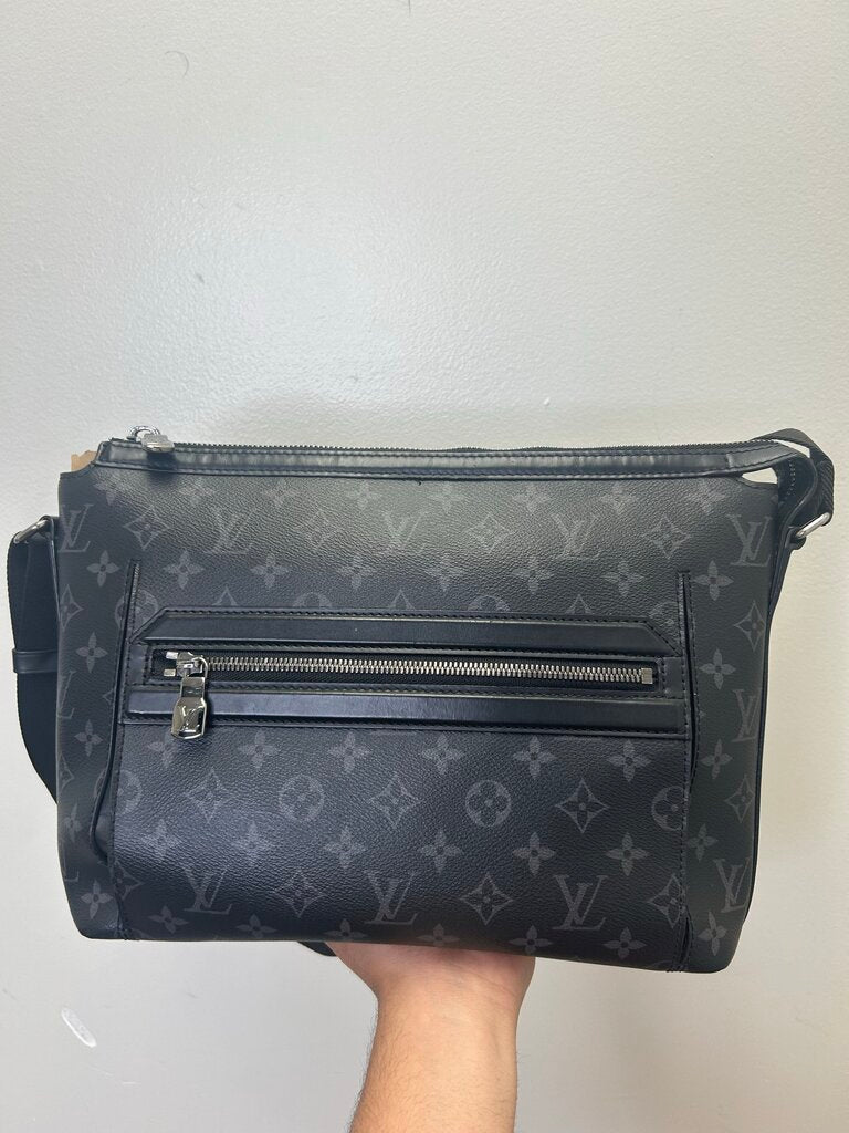 Preowned Louis Vuitton Zipper Monogram Black Side Bag