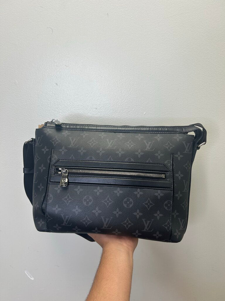 Preowned Louis Vuitton Zipper Monogram Black Side Bag