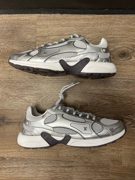 Preowned Louis Vuitton Silver Runner Size 41