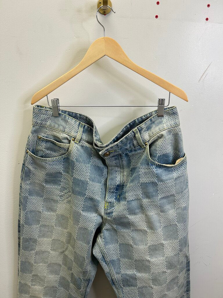 Preowned Louis Vuitton Skate Damiere Pharrell Lightwash Denim sz.40 2025