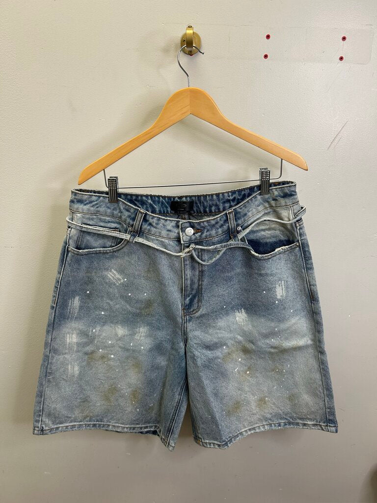New HMDD Lightwash Ace Jorts Size Large
