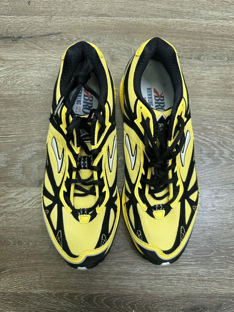 New Brooks Black Yellow cascade 1 Size 9.5
