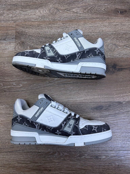 Preowned Louis Vuitton Trainer Grey Monogram Size 6LV (8M)