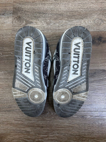 Preowned Louis Vuitton Trainer Grey Monogram Size 6LV (8M)