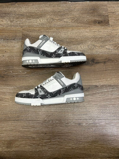 Preowned Louis Vuitton Trainer Grey Monogram Size 6LV (8M)