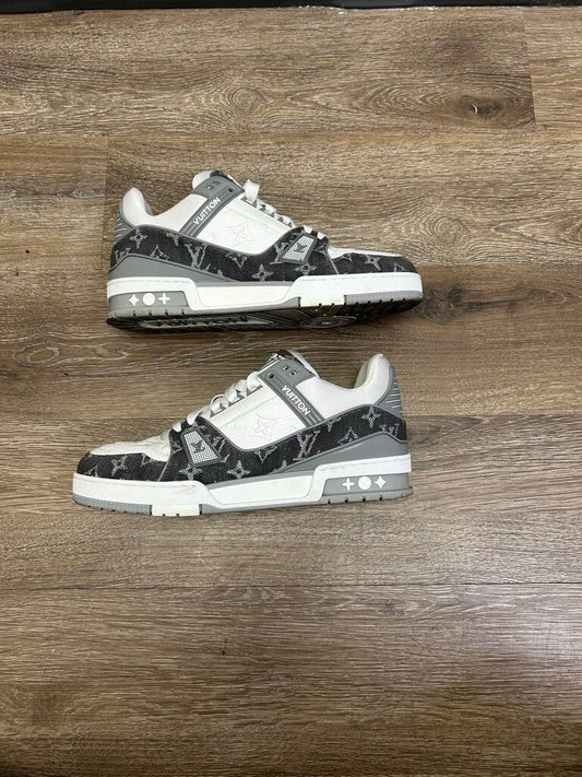 Preowned Louis Vuitton Trainer Grey Monogram Size 6LV (8M)