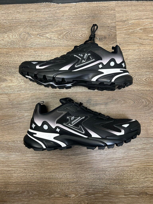 Preowned Louis Vuitton Tactic Black White Size 10LV (12M)