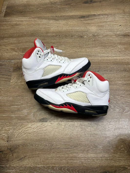 Preowned Jordan 5 Fire Red size 8(no box)