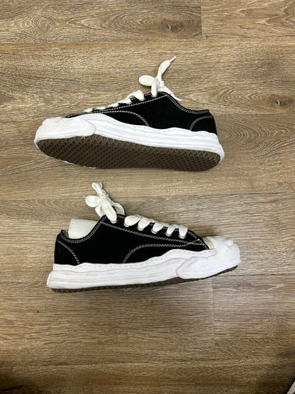 Preowned MMY Converse Low Black White Size 45