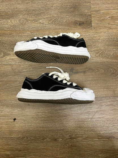 Preowned MMY Converse Black White Size 41