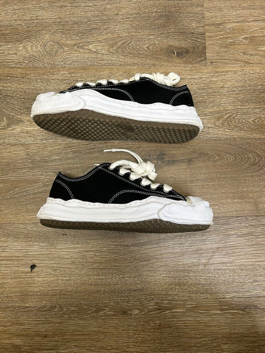 Preowned MMY Converse Black White Size 41