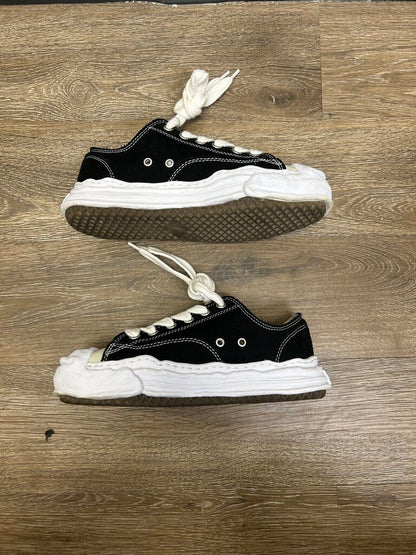 Preowned MMY Converse Black White Size 41