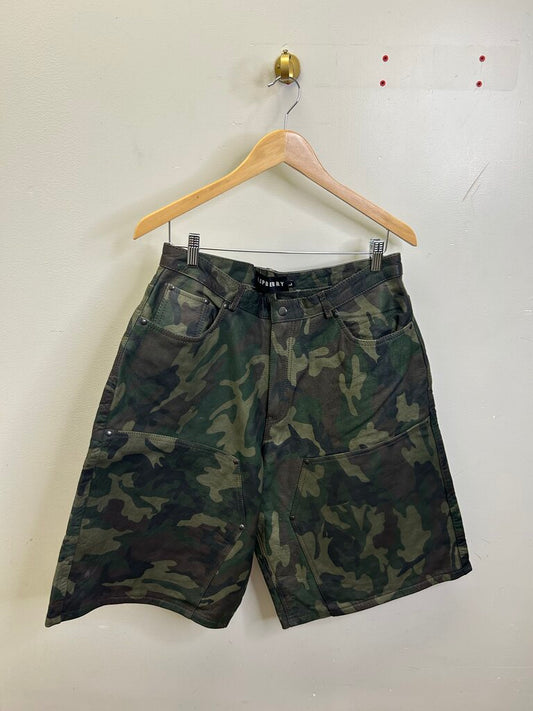 New Gv Gallery Camo Leather Shorts Size Large