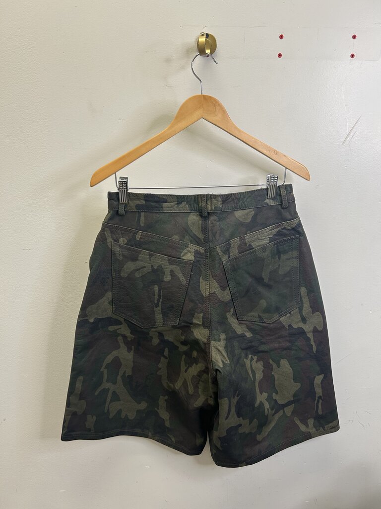 New GV Gallery Camo Leather Shorts sz.S