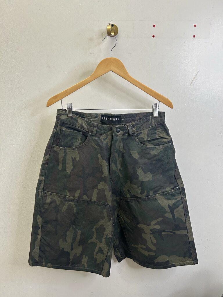 New GV Gallery Camo Leather Shorts sz.S