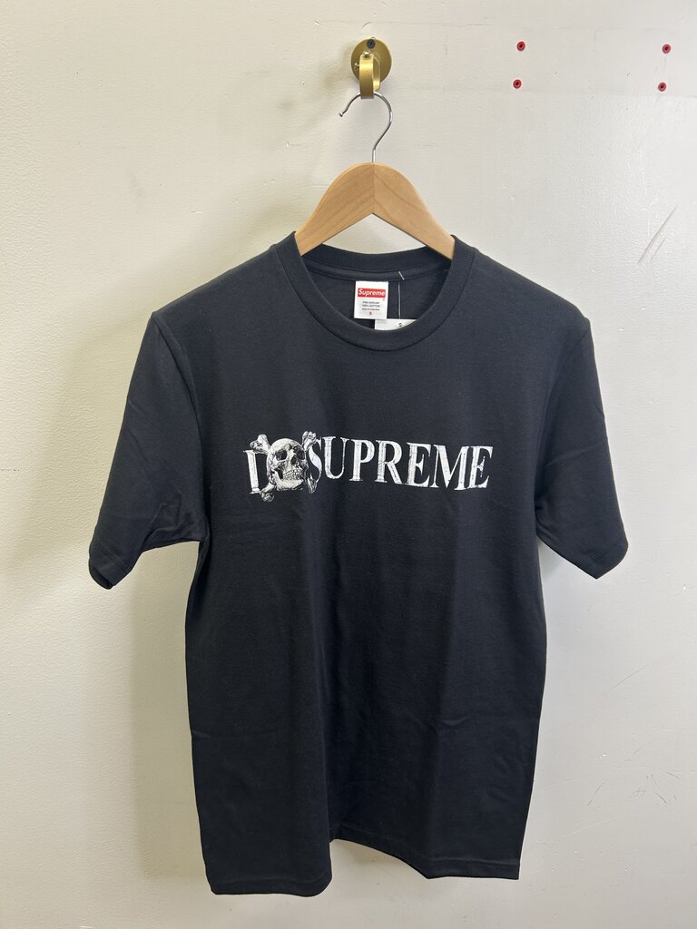 New Supreme Black Skull Logo Tee Size Small