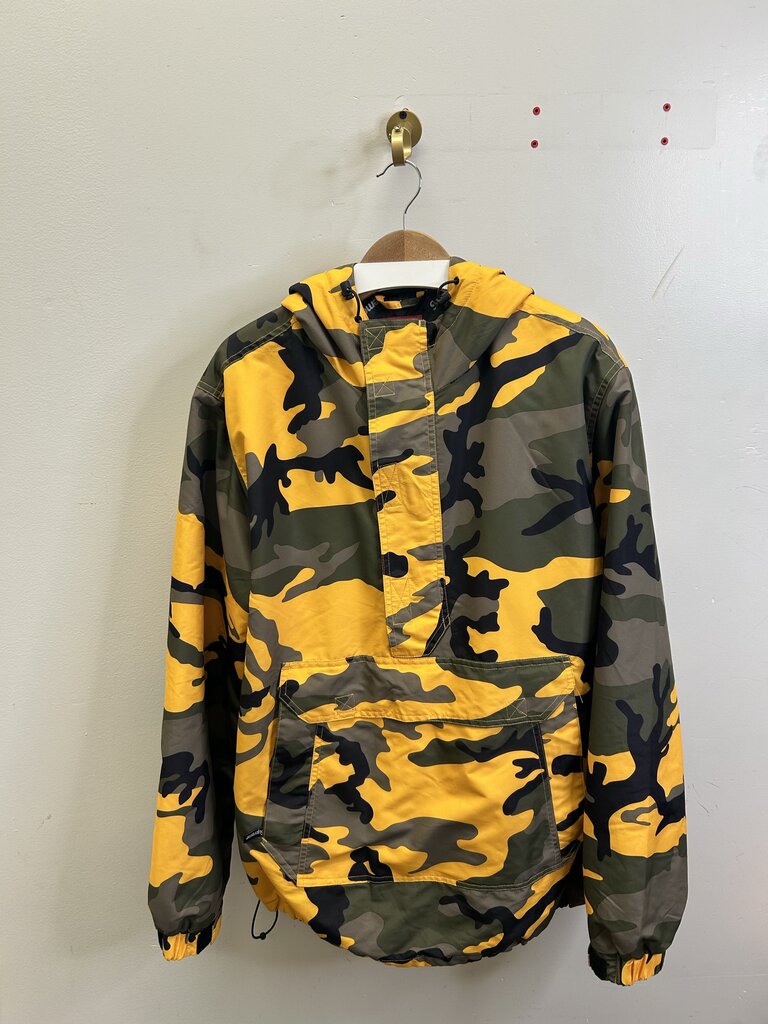 New Supreme Yellow Camo Puffy Parka size XL