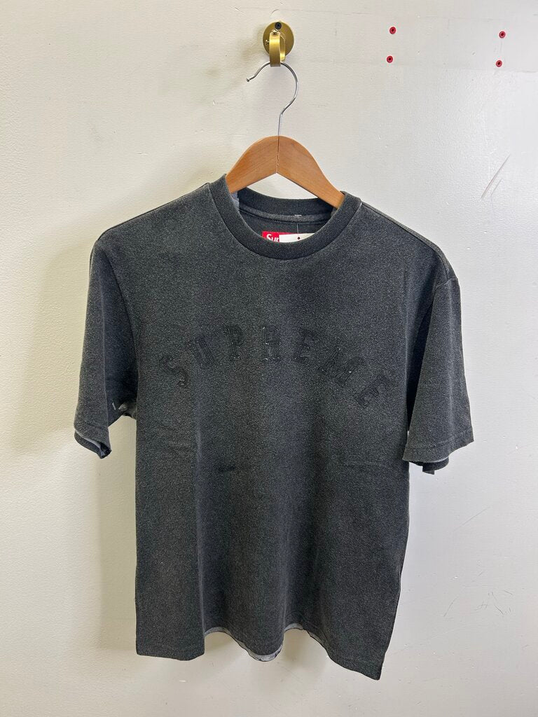 New Supreme Overprint Black Tee sz.S