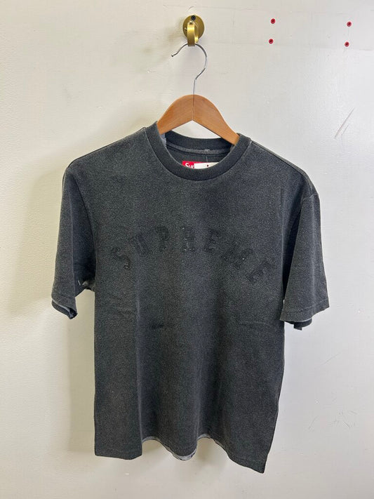 New Supreme Overprint Black Tee sz.S