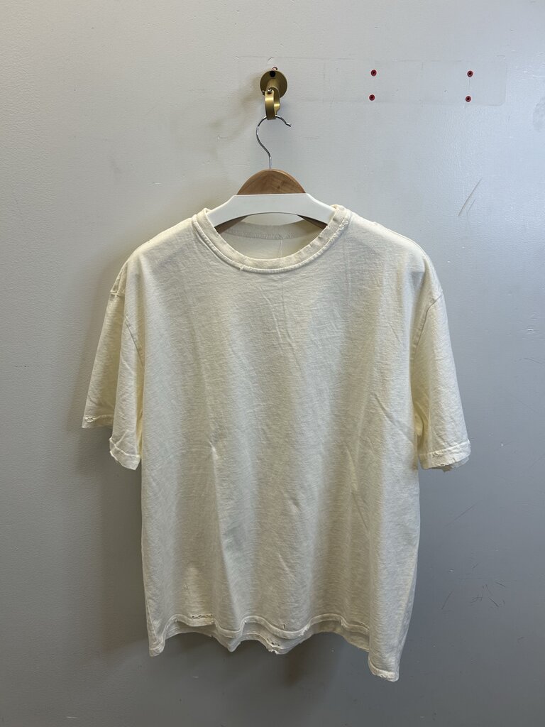 New Gv Gallery Cream Blank tee Sz.Medium