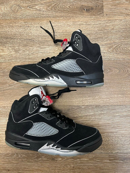 Preowned Jordan 5 Metallic Size 8