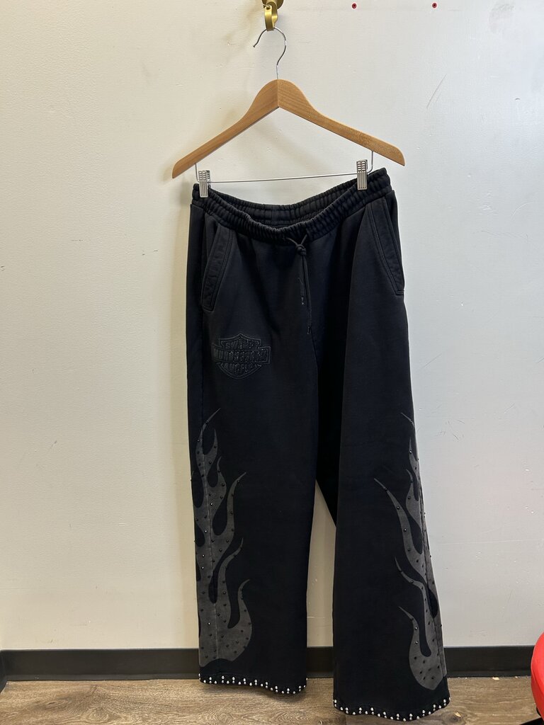Preowned Murder FM Black Rhinestone Sweatpants Size 2