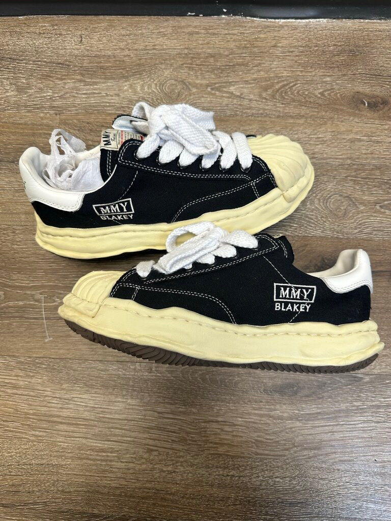 Preowned MMY Shelltoe Black Vintage White sz.42