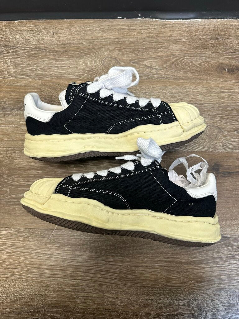 Preowned MMY Shelltoe Black Vintage White sz.42