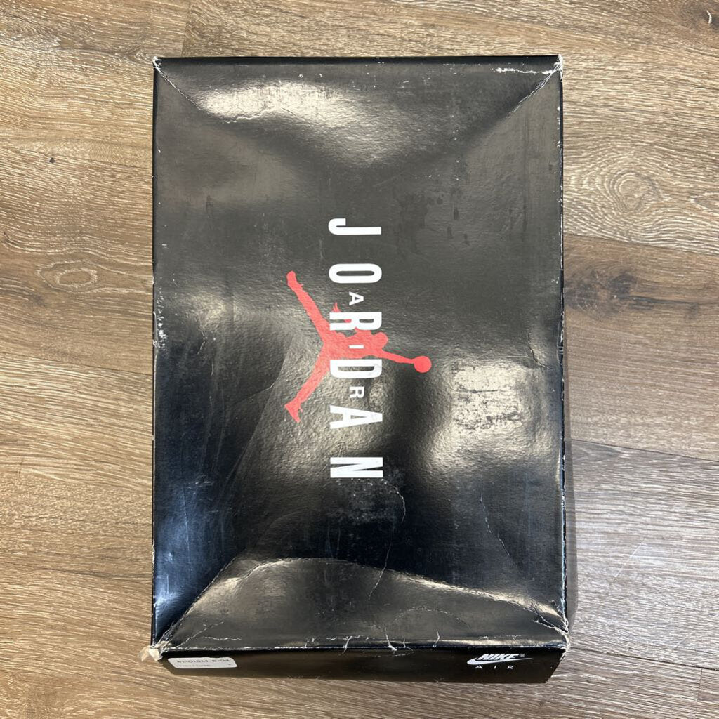 Preowned Jordan 11 Concord Size 8