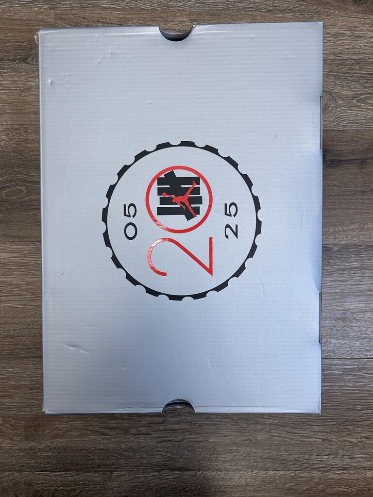 New Jordan 4 Undefeated Size 11.5
