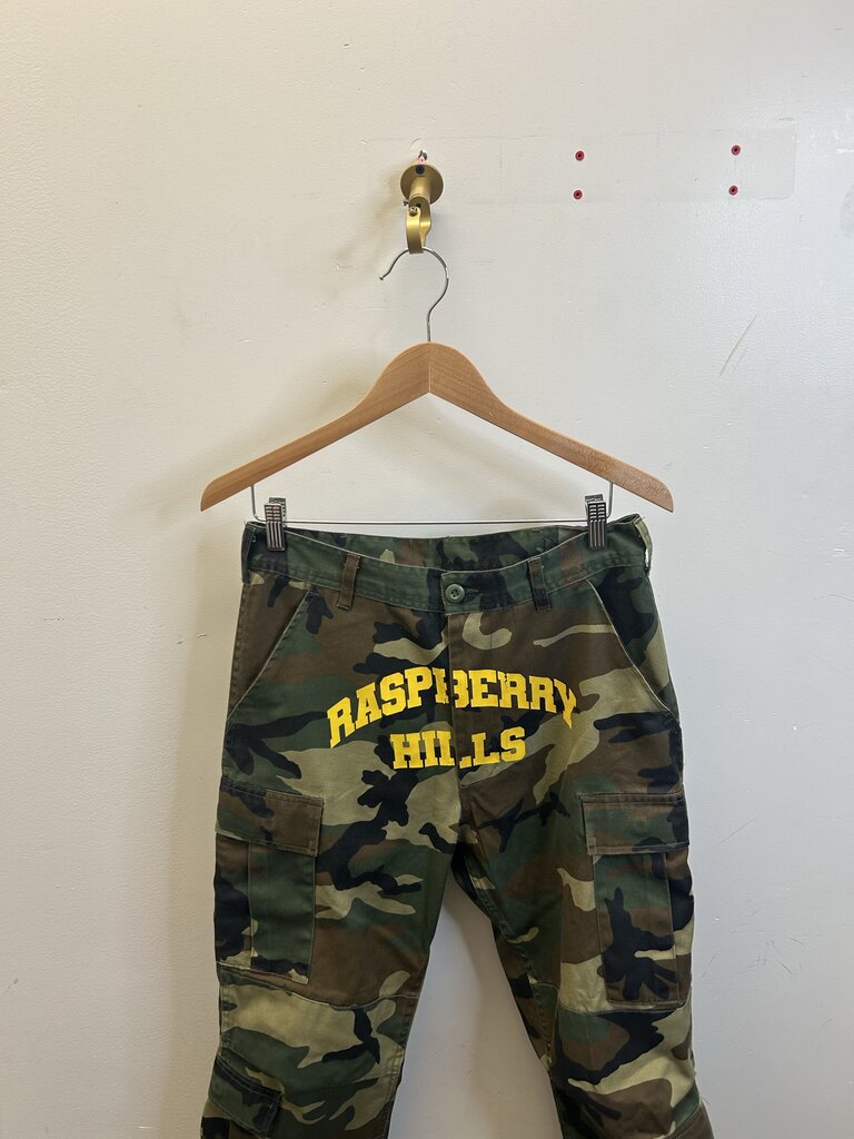 New GV Gallery Camo Yellow Pants sz.S