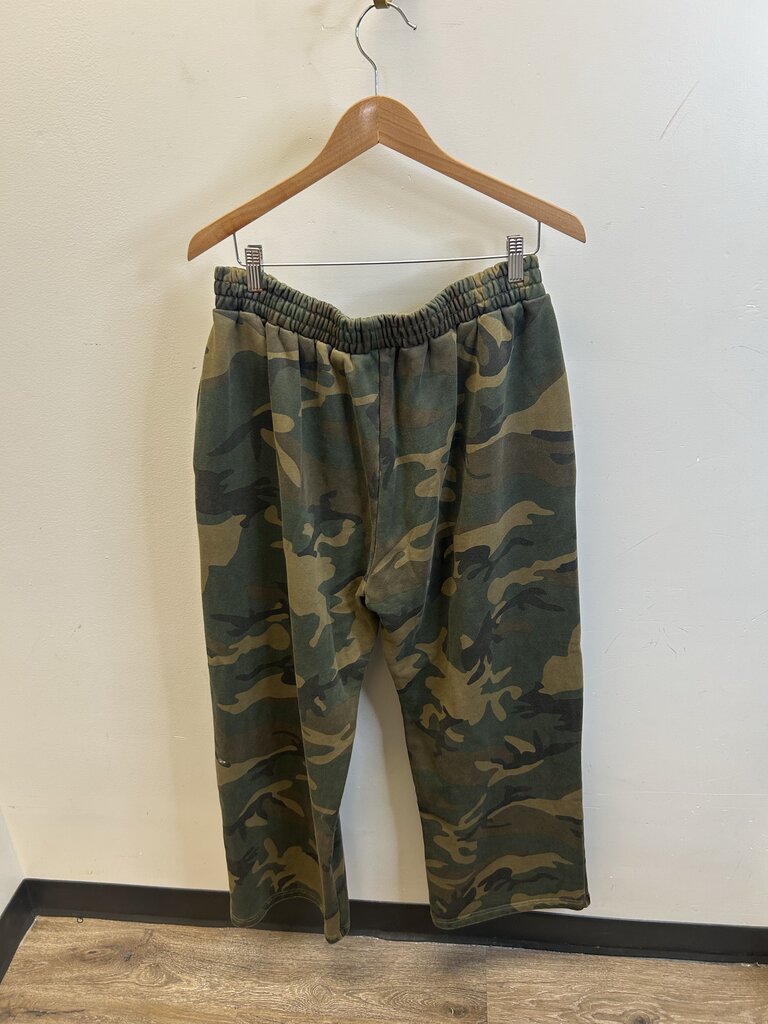 Preowned Gv Gallery Camo Sweatpants Sz.Small