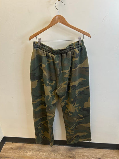 Preowned Gv Gallery Camo Sweatpants Sz.Small