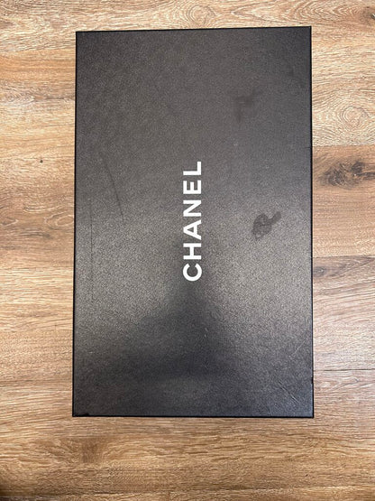 Preowned Chanel Black White Size 44