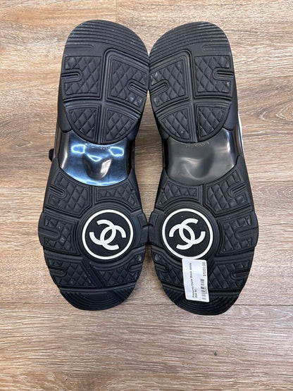 Preowned Chanel Black White Size 44