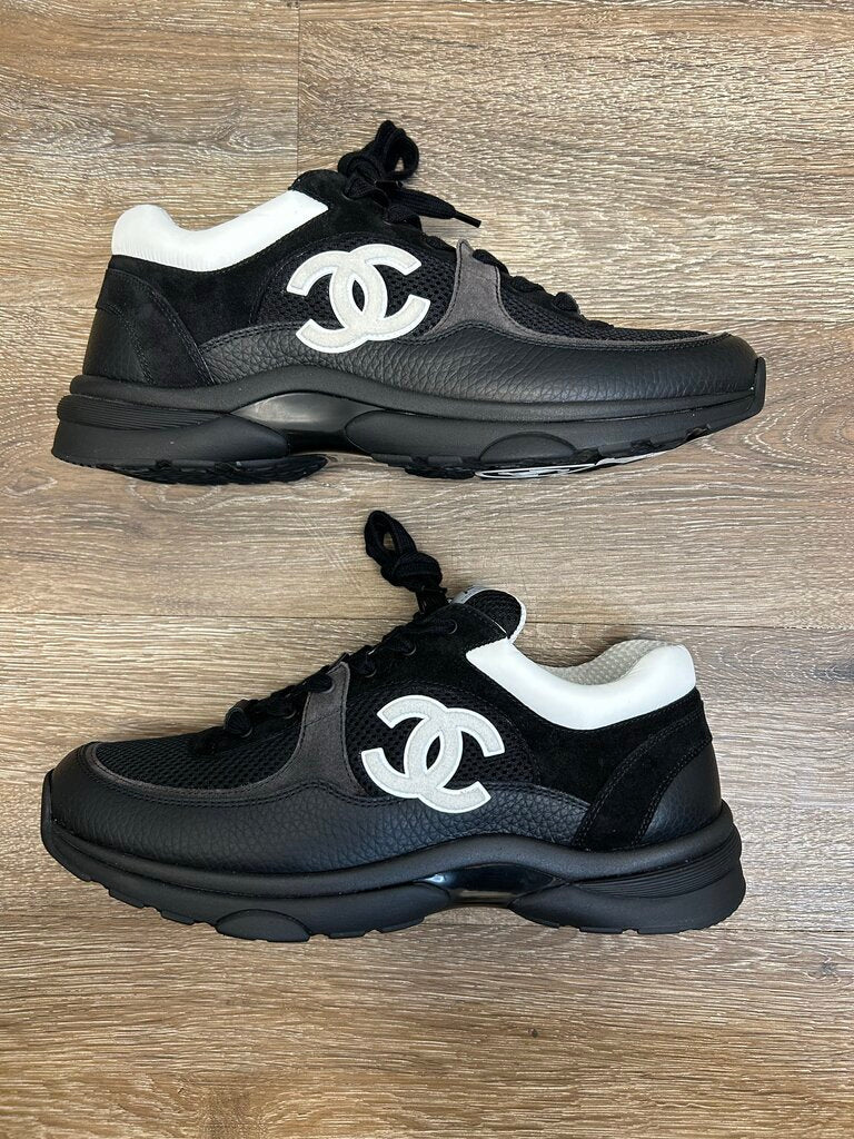 Preowned Chanel Black White Size 44