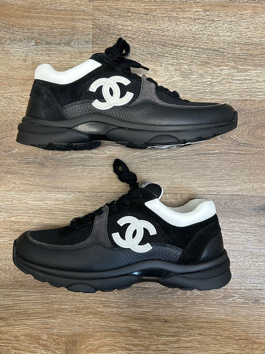 Preowned Chanel Black White Size 44
