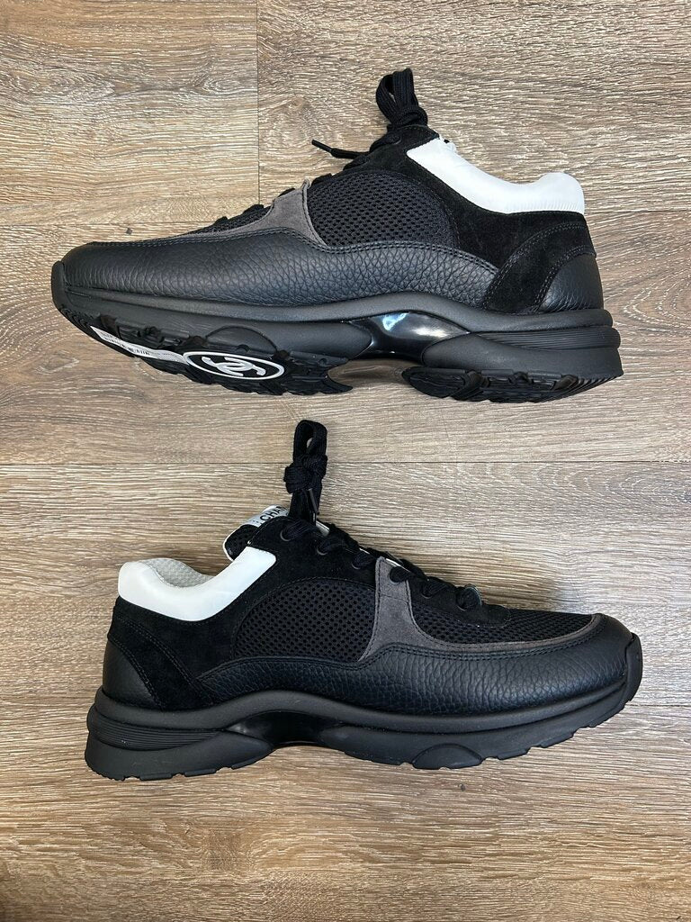 Preowned Chanel Black White Size 44