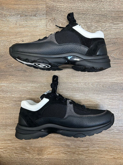 Preowned Chanel Black White Size 44