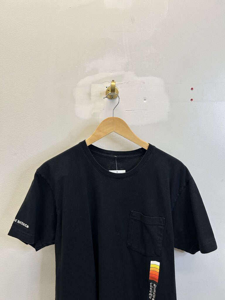 Preowned Chrome Heart Gradient Vertical Logo Pocket Black Tee size L