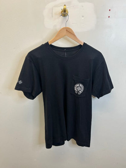 Preowned Chrome Heart Gradient Circle Logo Black Tee size M
