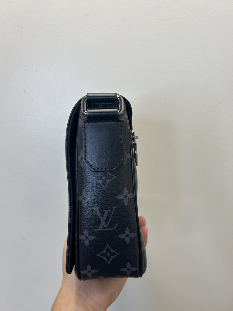 Preowned Louis Vuitton Monogram District Side Bag