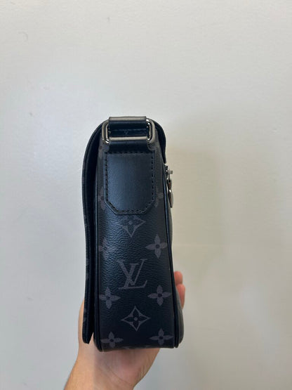 Preowned Louis Vuitton Monogram District Side Bag