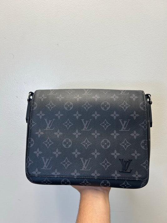 Preowned Louis Vuitton Monogram District Side Bag
