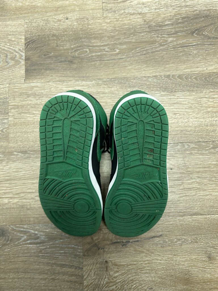 Preowned Retro Jordan 1 Pine Green 2.0 Sz. 8.5