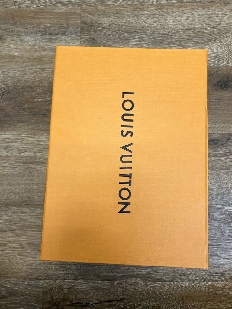 New Louis Vuitton White Grey Trainer size 10(12)